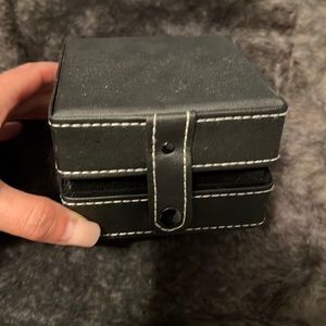 Leather like jewelry traveling case